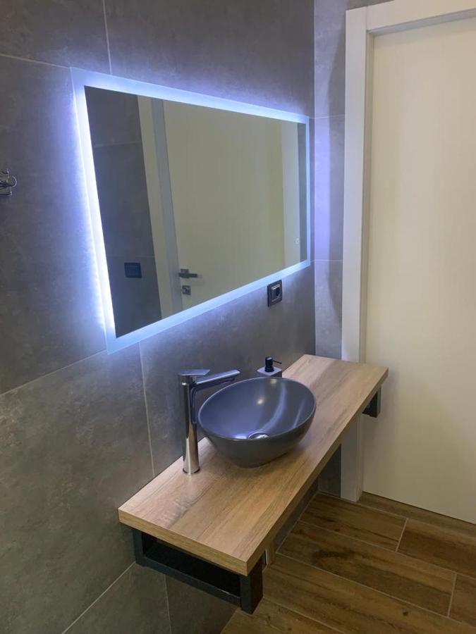Nibu Appartamenti - Appartamento Centrale Comodo A Tutto, Anche A Villa Chiara กาเซเลกคิโอ ดี เรโน ภายนอก รูปภาพ
