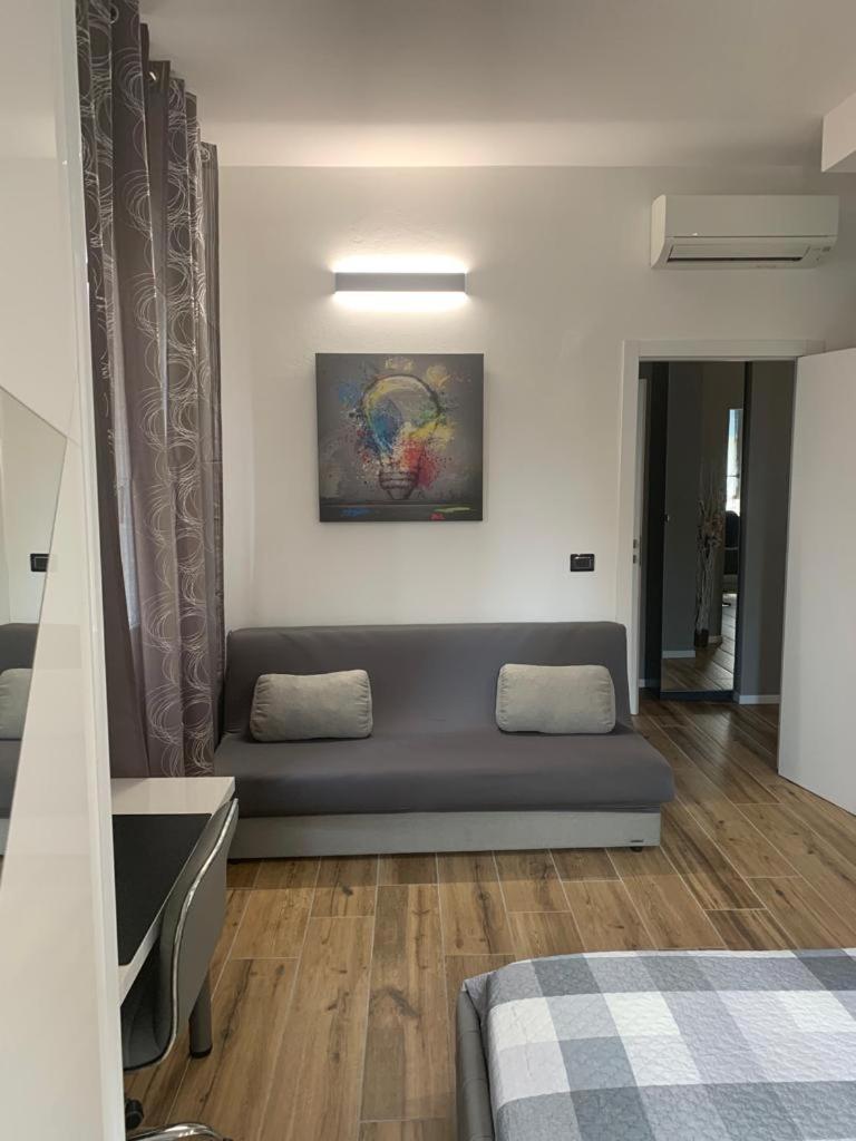 Nibu Appartamenti - Appartamento Centrale Comodo A Tutto, Anche A Villa Chiara กาเซเลกคิโอ ดี เรโน ภายนอก รูปภาพ